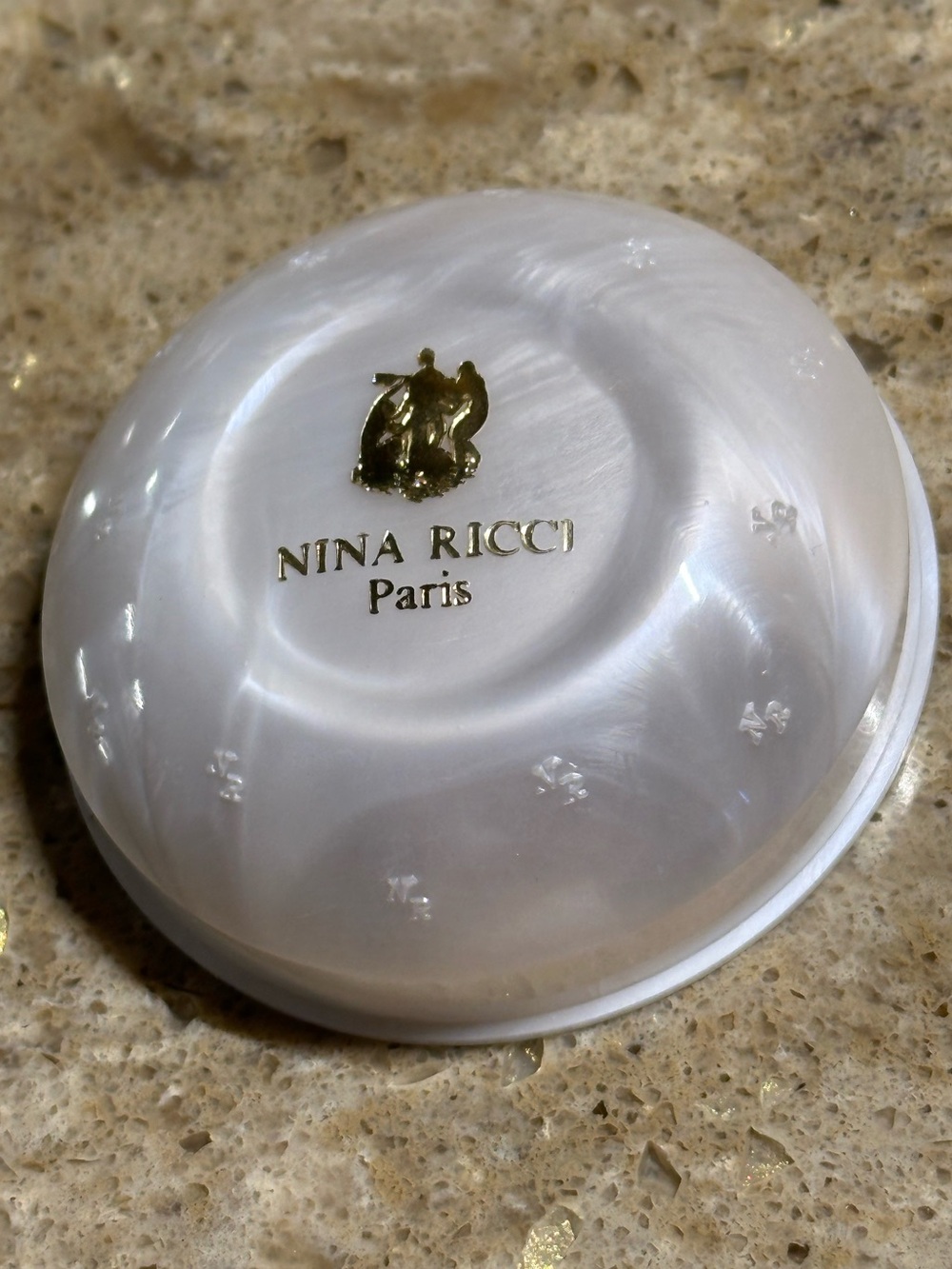 Vintage Nina Ricci Paris Pearlized Travel soap and case
